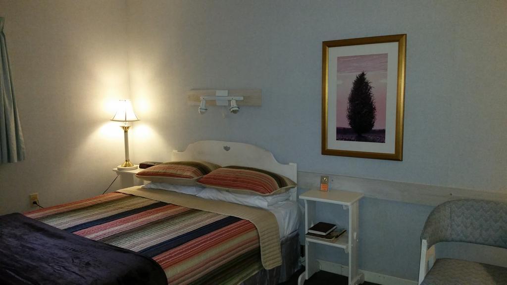 Pinecone Motel Sussex Luaran gambar