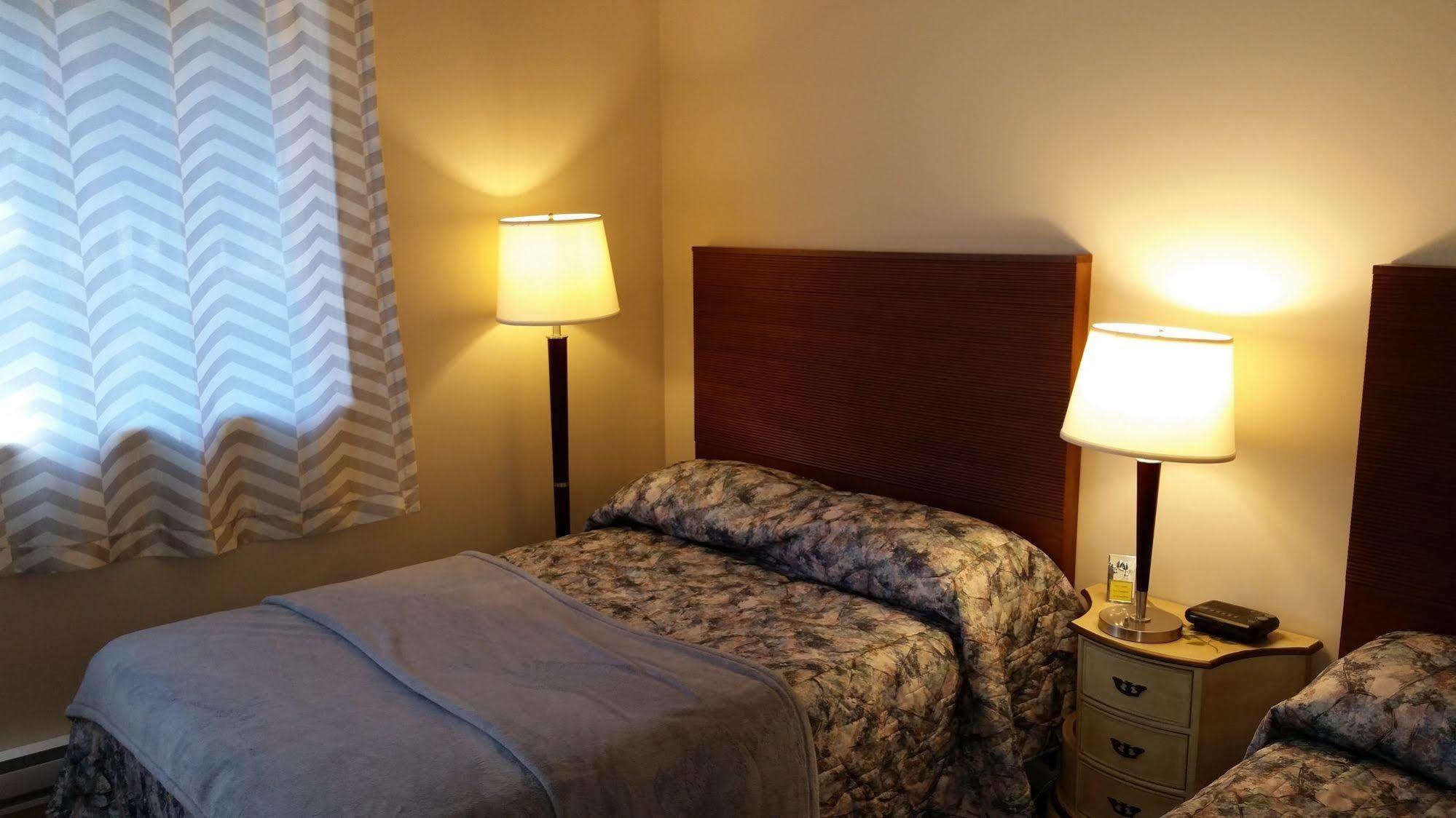 Pinecone Motel Sussex Luaran gambar