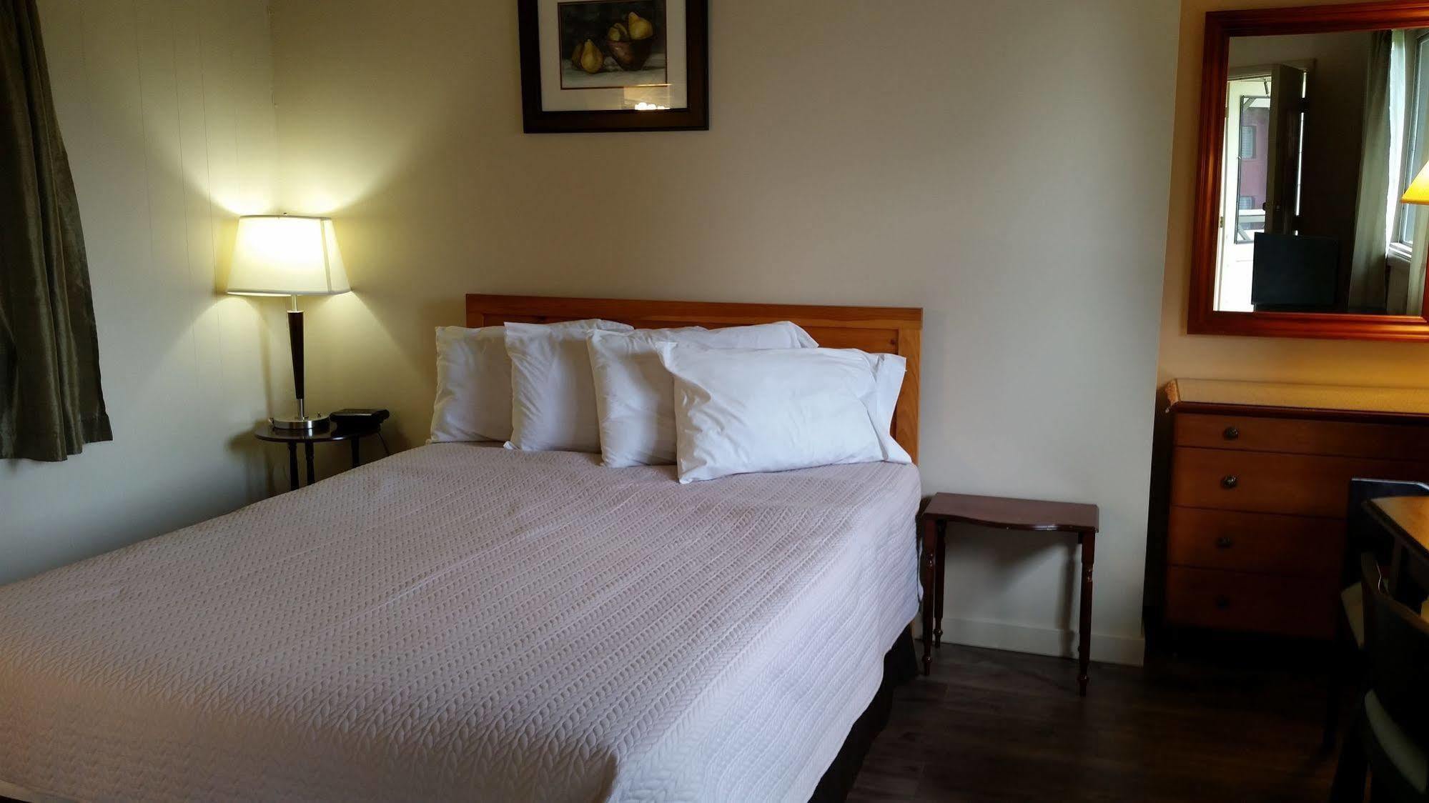 Pinecone Motel Sussex Luaran gambar