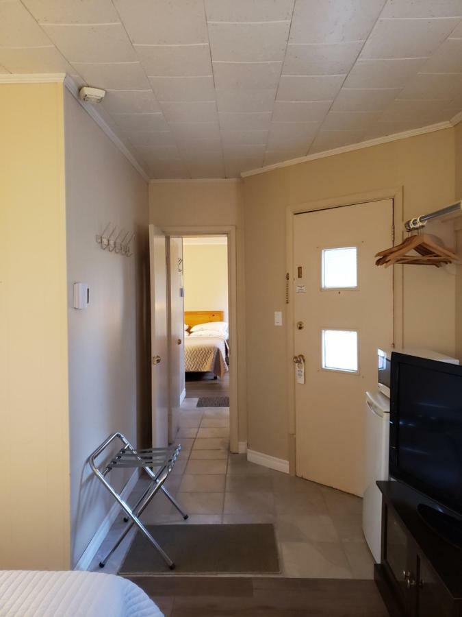 Pinecone Motel Sussex Luaran gambar